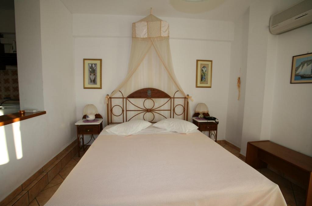 Meltemi Aparthotel Batsi  Room photo