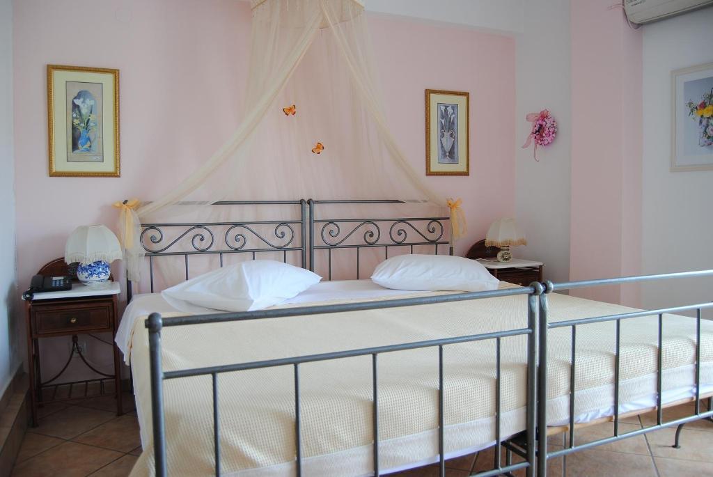 Meltemi Aparthotel Batsi  Room photo