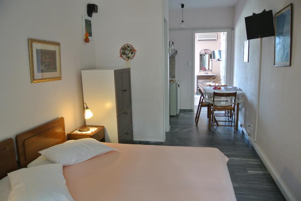 Meltemi Aparthotel Batsi  Exterior photo