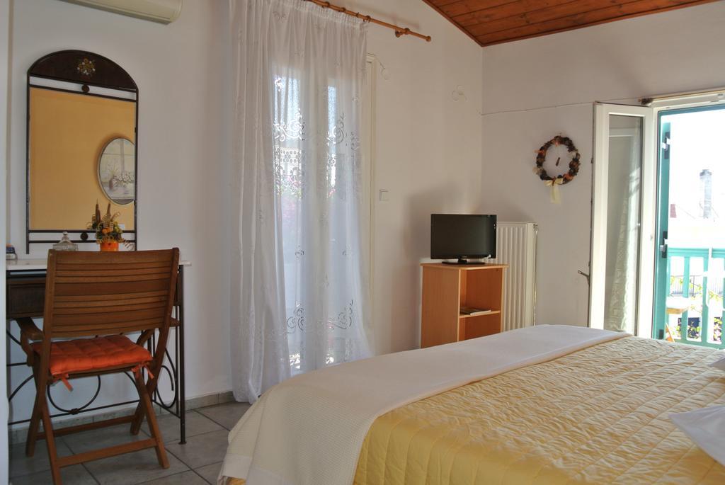 Meltemi Aparthotel Batsi  Exterior photo