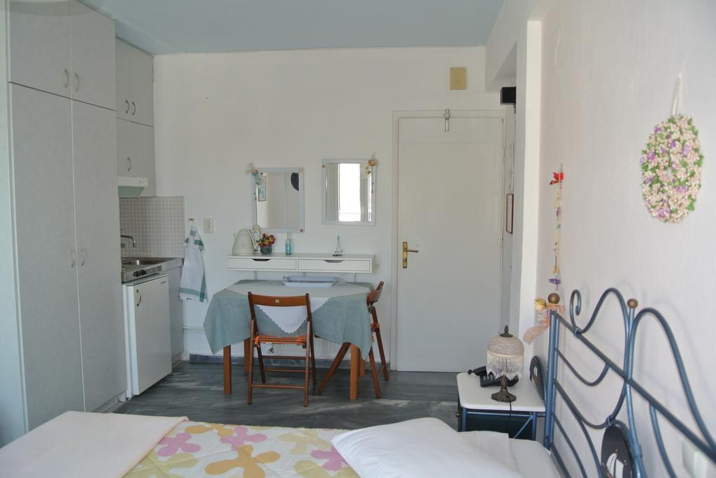 Meltemi Aparthotel Batsi  Exterior photo